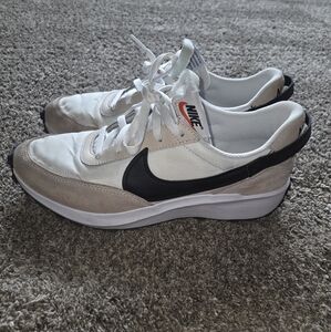 Nike Men's White and Black Sneakers